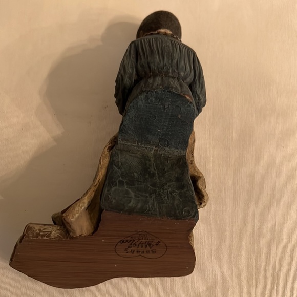 Sarah’s Attic Hattie Sitting on Chair Quilting. Dated 1990, Numbered 317/6000. - Picture 7 of 11